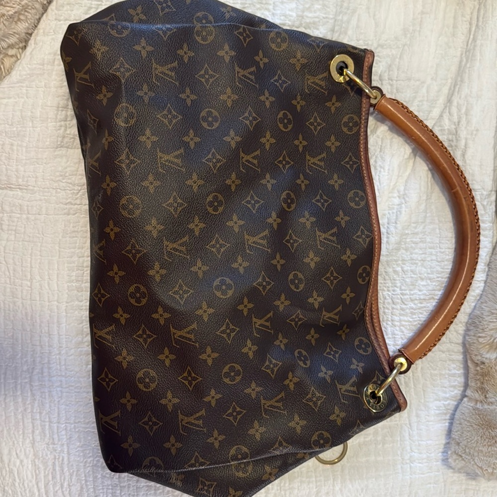 Used Authentic Louis Vuitton DISCONTINUED artsy bag